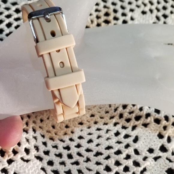 Silvertone Quartz battery watch - Picture 8 of 8